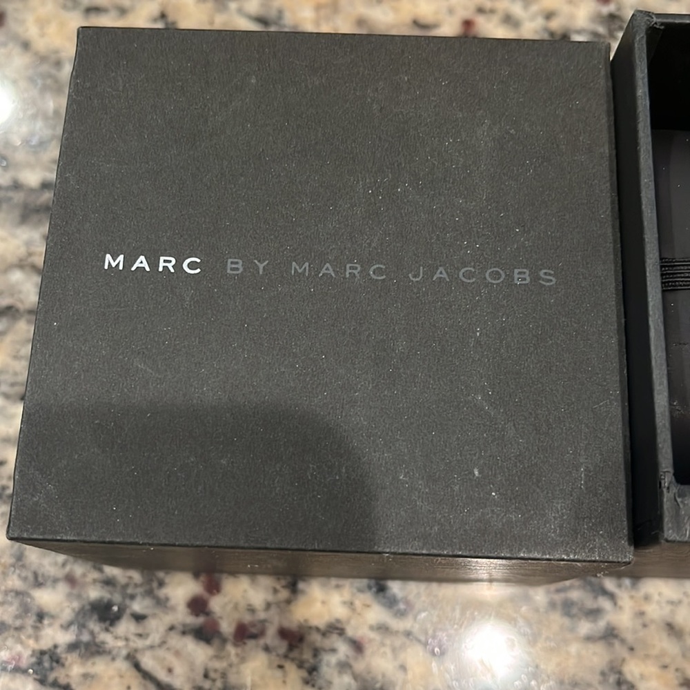 Marc Jacob watch - Picture 3 of 3